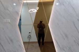 Dekorasi Kaca BRI Life Kota Malang