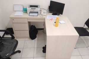 Meja kerja Bank Woori Saudara kota madiun